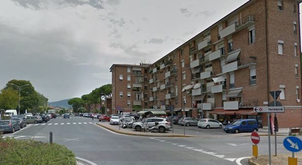 Pisa, far west al bar: ferisce 4 persone, preso dopo caccia all'uomo