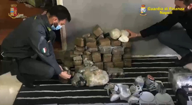 Napoli, cinque arresti nella notte: in cella i narcos di Giugliano e Marano, sequestrati 196 chili di droga
