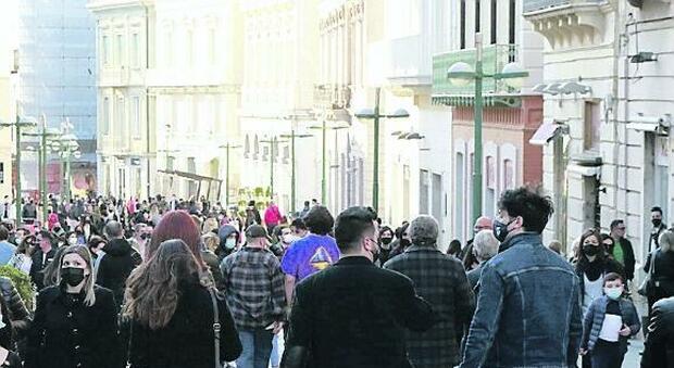 Benevento, stretta anti assembramenti limitazioni in aree verdi, piazze e centro