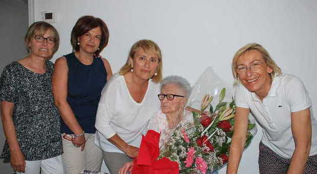 Angela Viviani festeggia il traguardo dei 100 anni