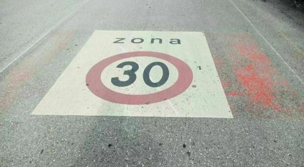 Zone 30, sì o no? «Sono più sicure». «Macché, inutili». L'esempio di Bologna visto dai sindaci marchigiani