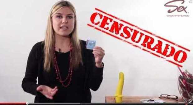 Youtube censura un video su come indossare il preservativo. E la sessuologa si ribella