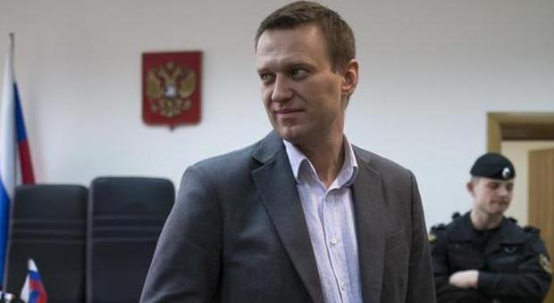 Russia, il blogger Navalny viola gli arresti domiciliari: arrestato il giorno della condanna