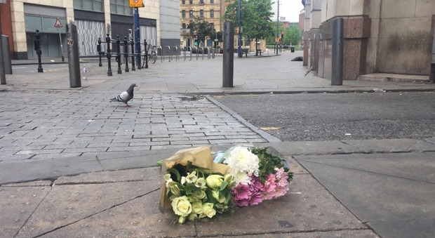 Manchester, da Ariana Grande ferita al bimbo disperso: tutte le bufale sull'attentato