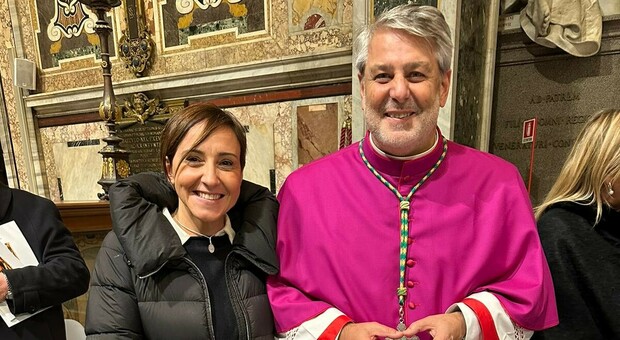 Monsignor Ferretti con Rosa Barone