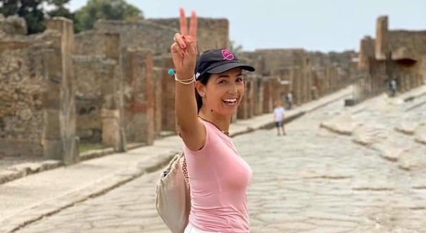 Caterina Balivo in visita agli Scavi: «La mia vacanza parte da Pompei»