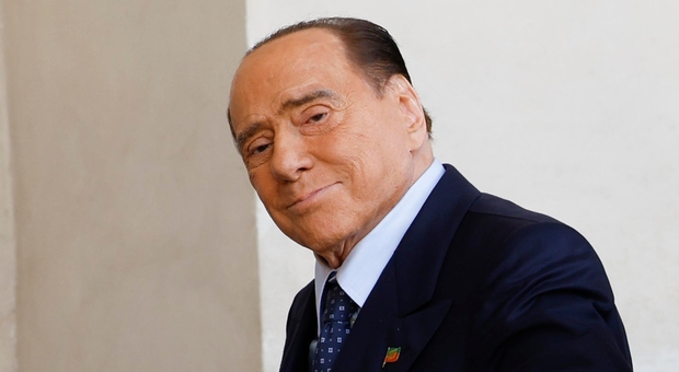 Verona, niente minuto di silenzio per Silvio Berlusconi: il Consiglio comunale boccia la richiesta. Fi: «Pagina vergognosa»