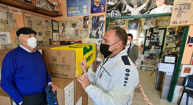 Gianni Maddaloni, al maestro di judo la consegna dei primi pacchi alimentari di Coldiretti