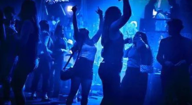 Drogata e violentata in discoteca a Genova, vittima una ragazza di 20 anni: «Non sono riuscita a reagire o gridare»