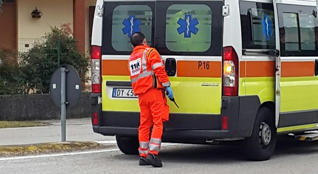 La via è senza cartello: l'ambulanza non trova il malato