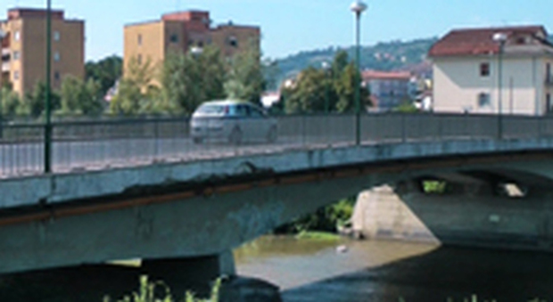 Benevento, Mastella chiude il ponte Morandi: «Meglio disagi che disgrazie»