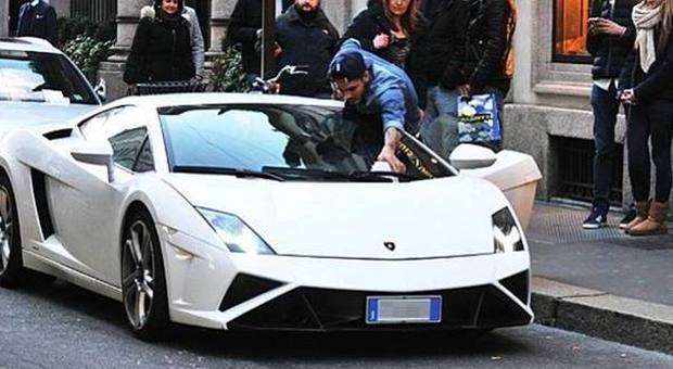 Mauro Icardi toglie la multa dalla sua Lamborghini