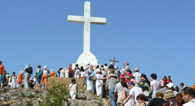 "La Madonna non è mai apparsa a Medjugorie", il vescovo di Mostar: è una fiction -Guarda