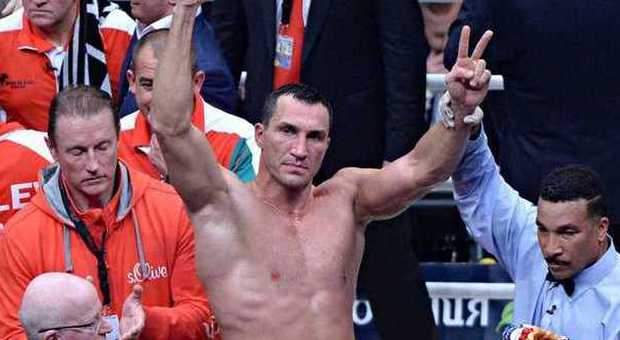 Boxe, Klitschko batte per ko il bulgaro Pulev un passo verso il record dei massimi