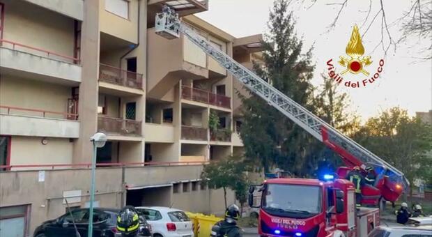 Fuga di gas ad Ancona, evacuata una palazzina: il video dell'intervento dei vigili del fuoco