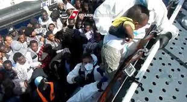 Migranti, almeno 20 morti nel canale di Sicilia