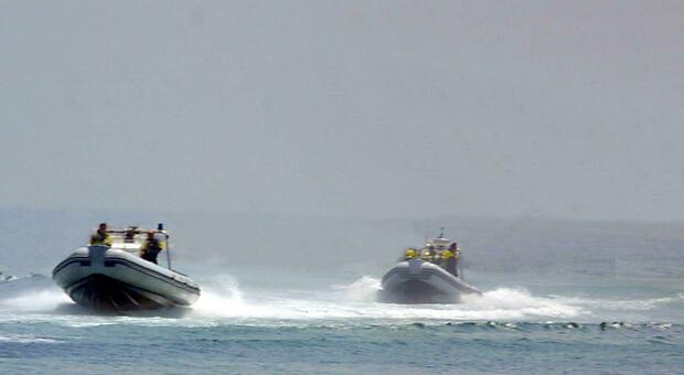 Incidente, scontro in mare tra motovedette della Guardia di Finanza: tre militari feriti