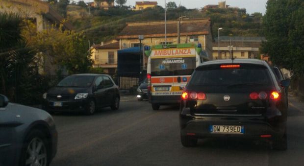 Lavori e caos in strada ad Agropoli ambulanza bloccata nel traffico