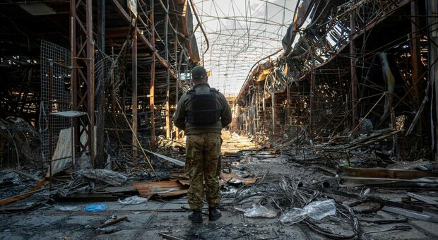 Chi resisterà al conflitto? L’Occidente teme i danni all’economia, ma i falchi interni spingono Kiev e Mosca