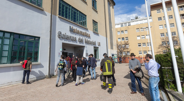 Esplosione in laboratorio all'università Bicocca: fuoriuscita di acido cloridico, studenti evacuati