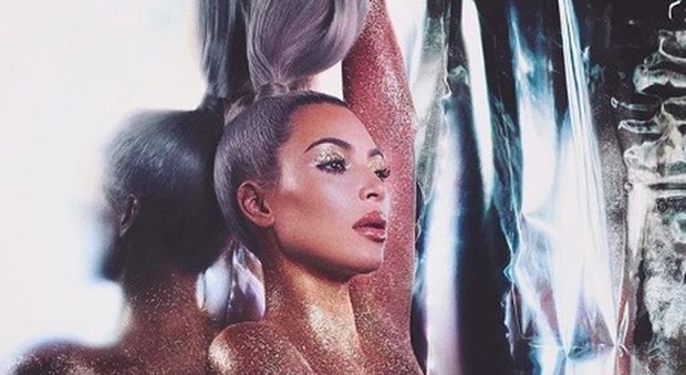 Kim Kardashian e la sua linea KKW beauty (da instagram)