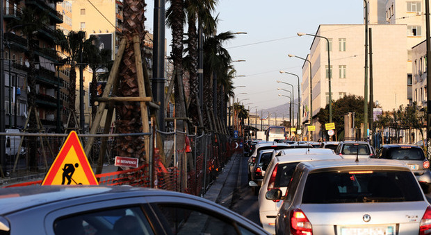 Ancora caos in via Marina traffico in tilt e cantieri | Foto
