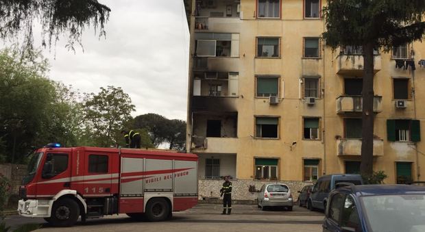 Napoli, fiamme in un appartamento: trovato cadavere carbonizzato
