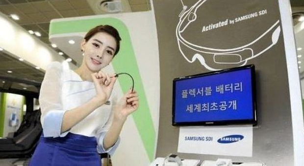 Samsung mostra le batterie arrotolabili e xs, novità per dispositivi indossabili