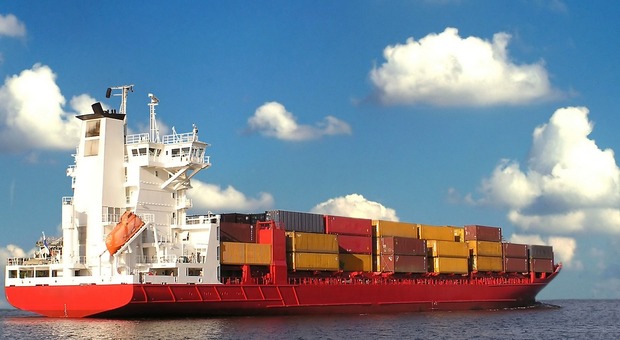 Mar Rosso, cosa succede ora al commercio? Dagli aumenti alle navi bloccate, la situazione per l'Italia