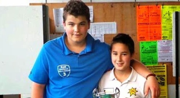 Pietro, a 13 anni è campione under 21 di biliardo. Con il fratello 18enne vince il torneo a coppie
