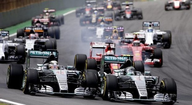 GP del Brasile. Dominio Rosberg, dietro il compagno Hamilton. 3° Vettel, 4° Raikkonen