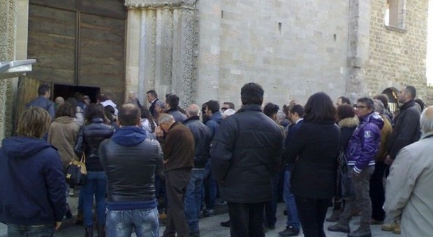 Una folla commossa ​per l'addio a Rossano