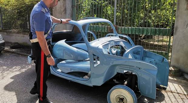 Roma, scoperto traffico illecito auto d’epoca a Malagrotta: un arresto e una denuncia