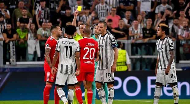Juventus-Benfica, Joao Mario segna su rigore e stuzzica la curva bianconera: scoppia la rissa con Bonucci