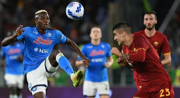 Roma-Napoli 0-0 e due espulsi: azzurri primi in classifica con il Milan