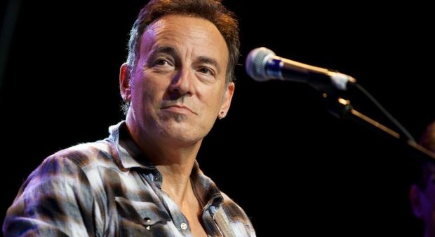 Bruce Springsteen rimane a piedi e un gruppo di centauri lo aiuta