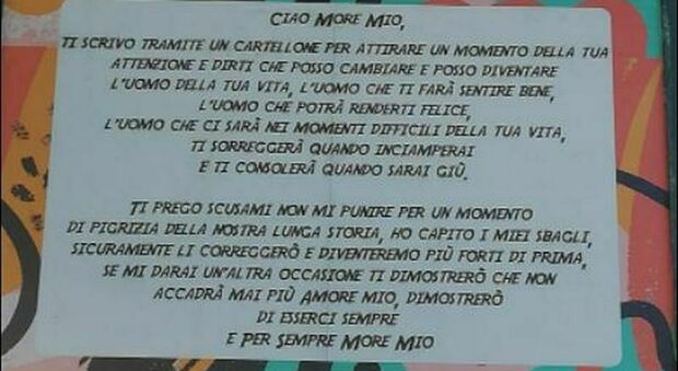 «Ti prego non mi punire»: a Roma appare il cartellone ed è caccia all'amante pentito