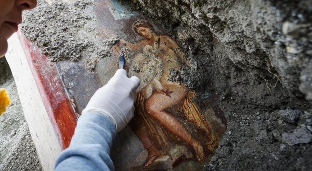 Leda e il Cigno, la nuova meraviglia di Pompei è un grande affresco erotico