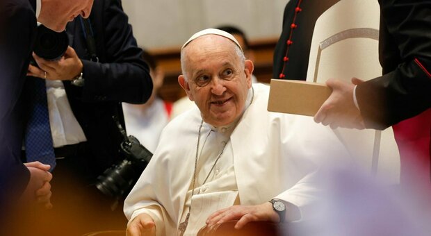 Papa Francesco ricoverato al Gemelli per un intervento all'addome: resterà in ospedale per una settimana