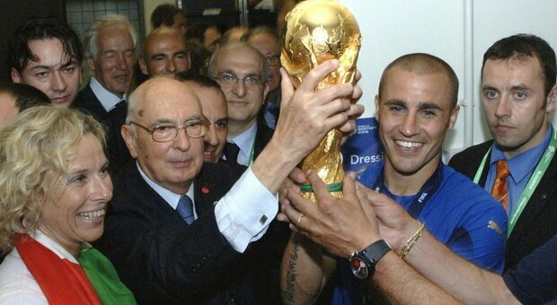 Napolitano morto, quando sollevò la coppa del mondo nel 2006 insieme a capitan Cannavaro