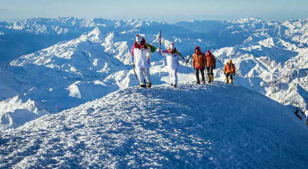 Sochi, torcia olimpica sull'Elbrus La fiaccola arriva a 5.600 metri