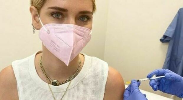 Chiara Ferragni si è vaccinata: «Dopo tanta paura, un passo verso una vita normale»
