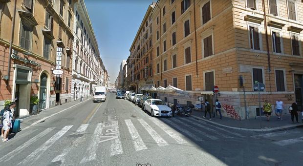 Roma, turista tedesca rapinata all'Esquilino: collana d'oro strappata dal collo
