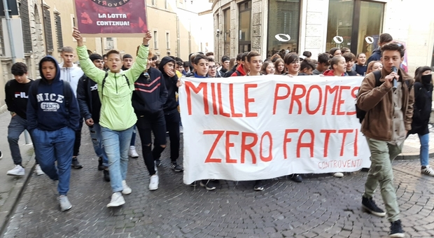 immagine Rieti, sciopero degli studenti
al Rosatelli e corteo fino in Provincia