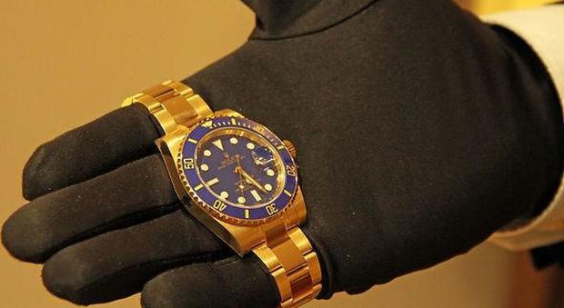 Rolex falsi in vendita su Facebook: ci cascano in 4, denunciato 39enne