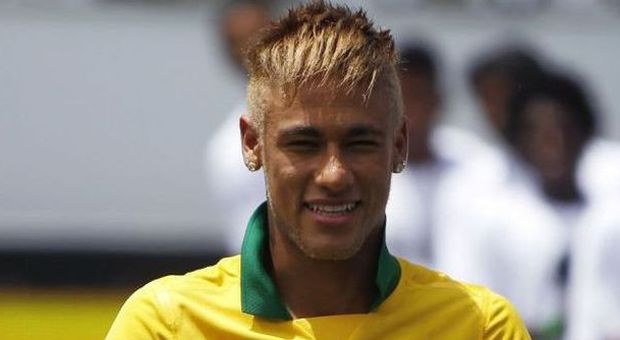 Brasile, Hulk si ferma in allenamento Nuovo look per Neymar e Dani Alves
