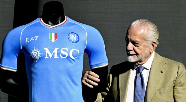 immagine De Laurentiis, francobollo per il Napoli: «Uno scudetto eterno»