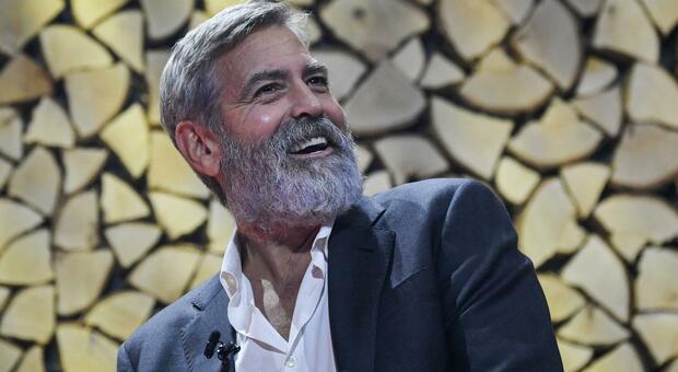 George Clooney e il regalo da un milione di dollari a 14 amici: «Perché dovevo aspettare di morire?»