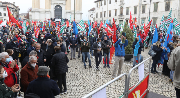 Acc, manifestazione dei lavoratori a Belluno