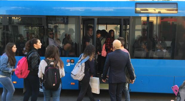 Salento: più bus per andare a scuola, ma aumenta il costo dei biglietti